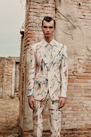 Alexander McQueen  S /S ’22 How Do You Do?