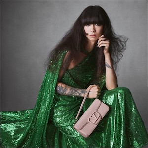  “Unboxing Valentino: The New Valentino Garavani Shoulder Bags”