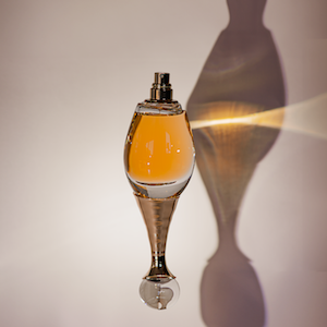 Dior’s Luxury: Sensual Bath of Molten Gold to Awaken the Senses