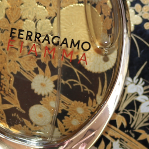 Feel the new scent of Venus, Elegant and Feminine 